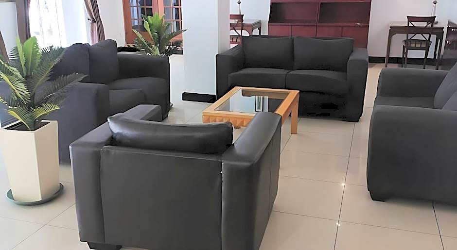 Airport Inn And Suites