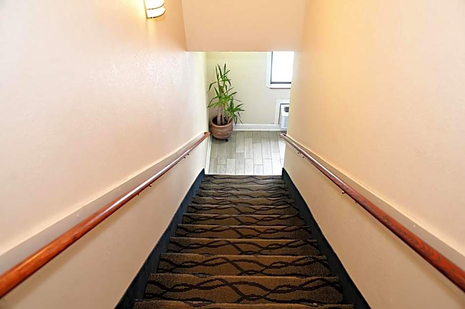 Hibbing Inn and Suites