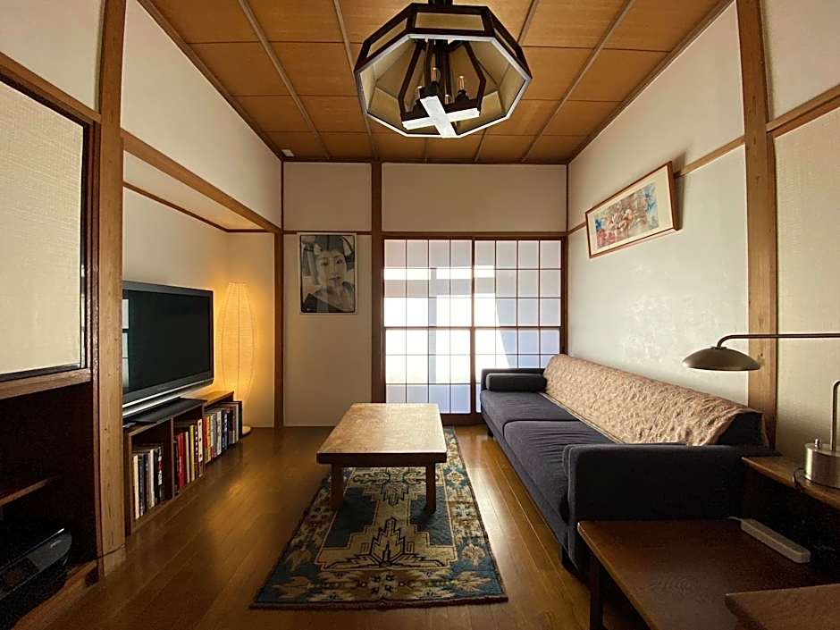 湘南ソラル〜二宮の高台・アートな庭付き日本家屋121㎡／高速WiFi／芝生ドッグラン・ピザ窯BBQ有
