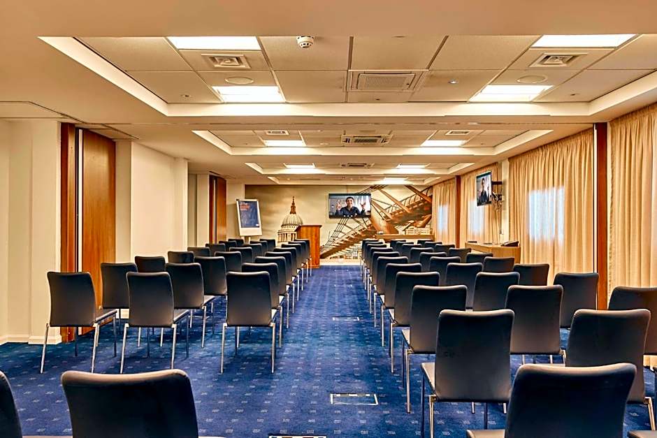 Holiday Inn Express London Stratford By IHG