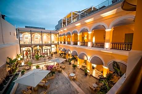 Palacio Provincial San Juan, Curio Collection by Hilton