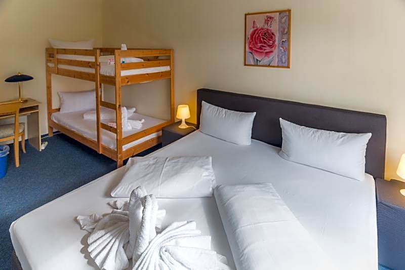 Zdjęcie 1 z 9 — Quadruple Room