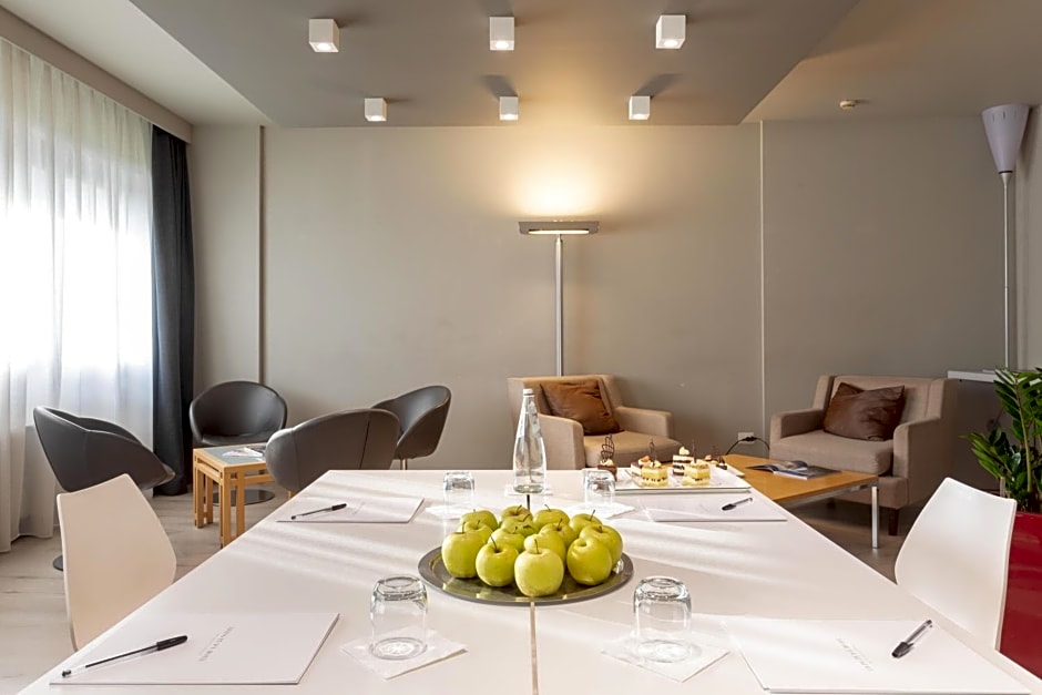 Living Place Hotel