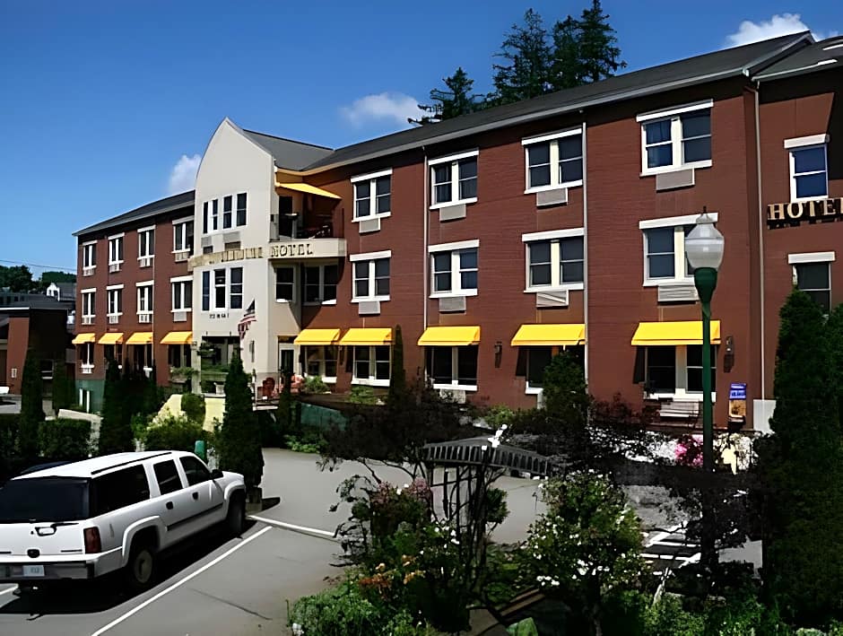Camden Riverhouse Hotel and Inn