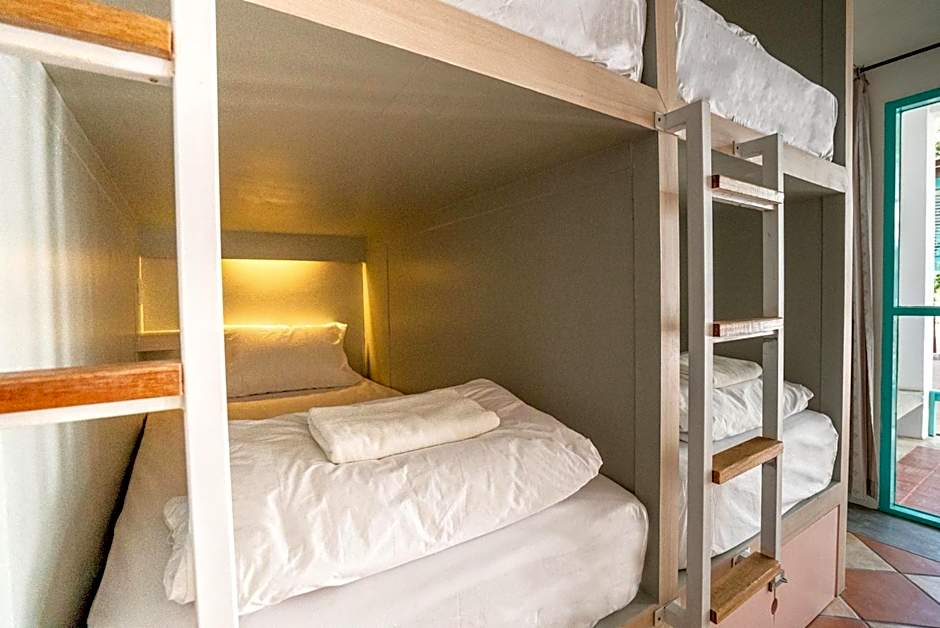 Nomads Ao Nang Party Hostel 18-35 Years Old Only