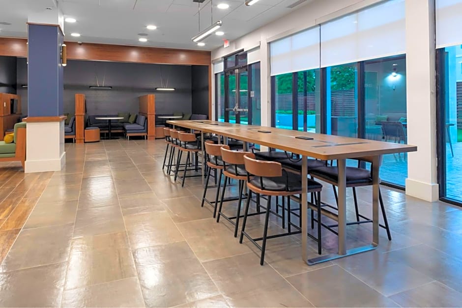 Courtyard by Marriott Memphis East Galleria