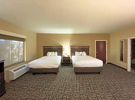 Queen Suite Deluxe Accessible