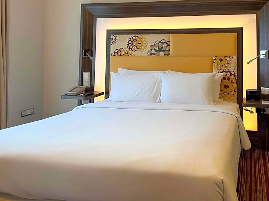 Photo 1 of 6 of Deluxe 1 King Bed