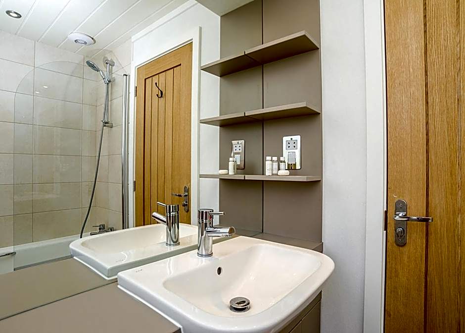 Woodside Coastal Retreat