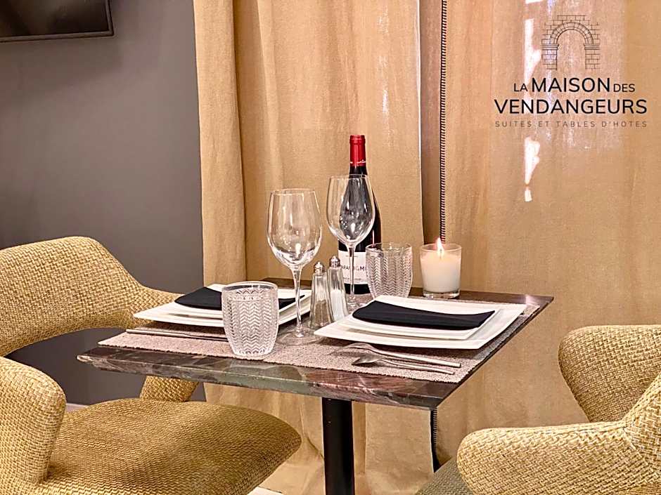 La Maison des Vendangeurs - TABLE D'HÔTES - Jacuzzi - Balnéo SPA - ACCES Piscine pour chambre Grafitti et chambre La Tour