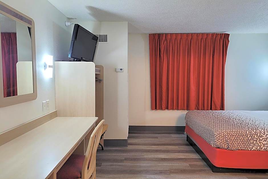 Modern Stay 39 Lakeview By OYO Minonk