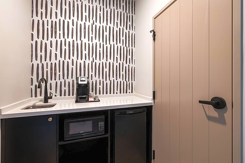 Atwell Suites Kansas City Airport By IHG