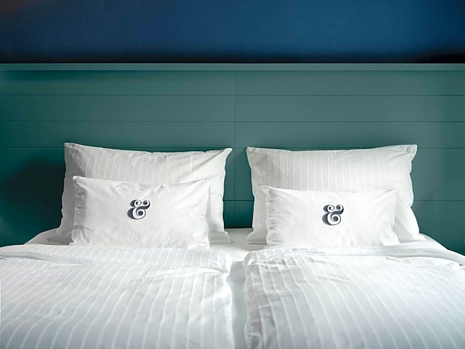 Saint SHERMIN bed breakfast & champagne