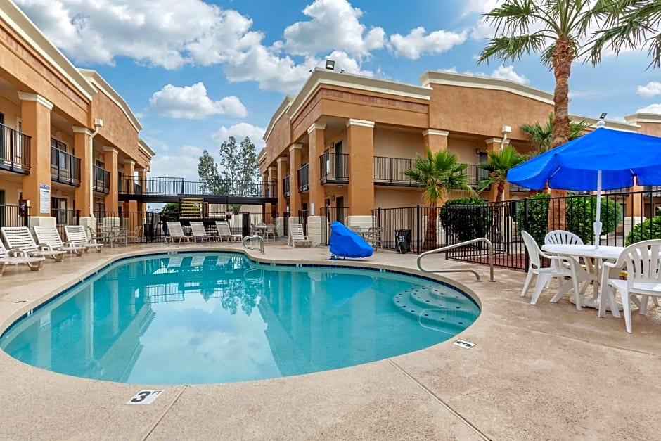 Quality Inn & Suites near Downtown Mesa