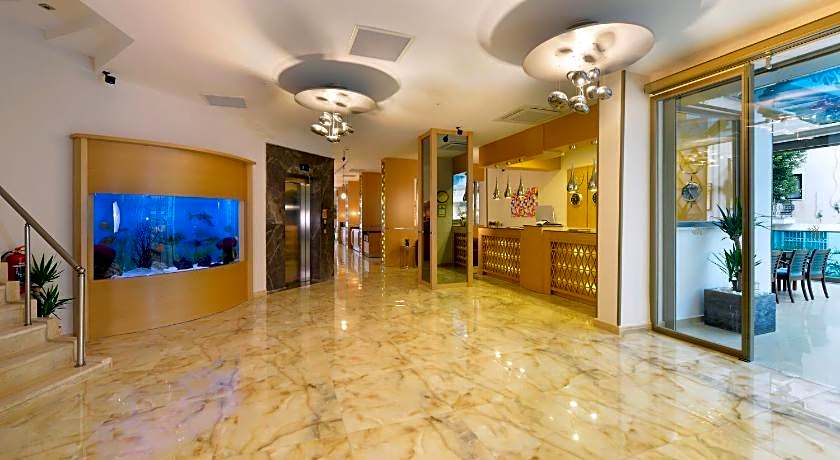 Aurasia Deluxe Hotel