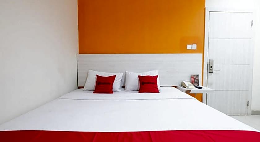 RedDoorz Plus @ Hotel Alden Makassar