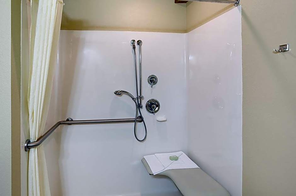 Cobblestone Inn & Suites - Brillion