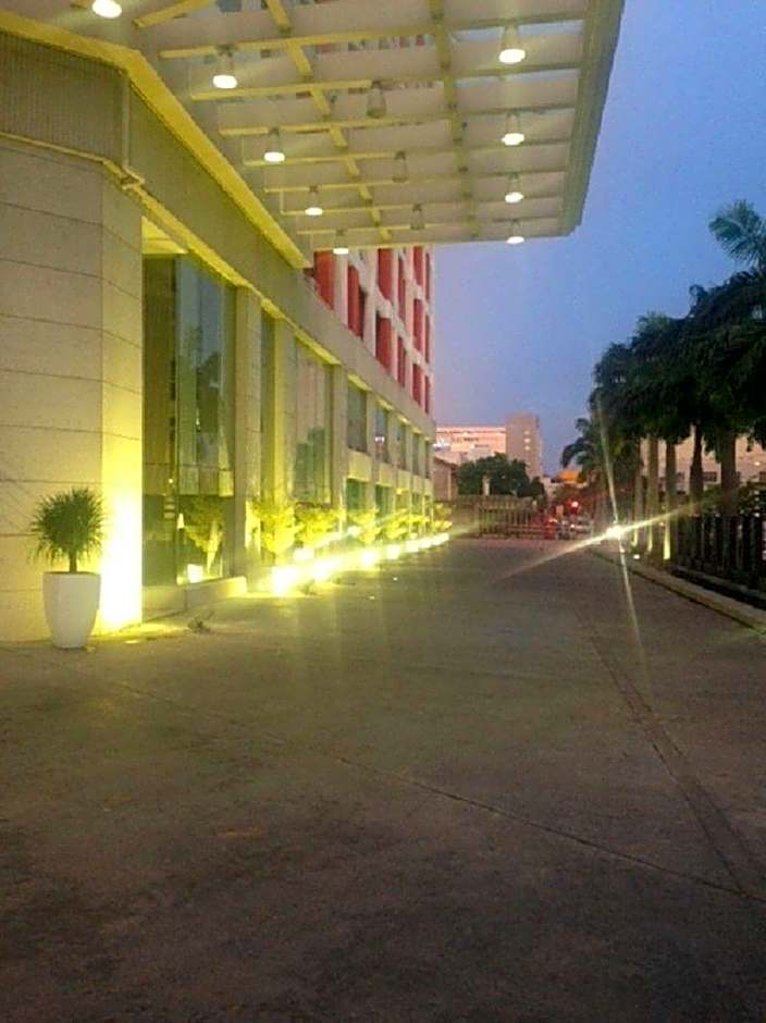 Hotel Royale Signature