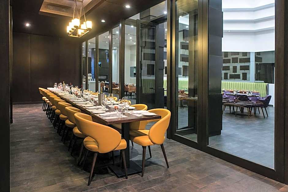 Hilton Suites Toronto/Markham Conference Center And Spa