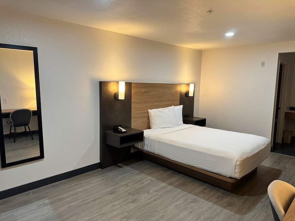 Rodeway Inn & Suites Thousand Palms - Rancho Mirage