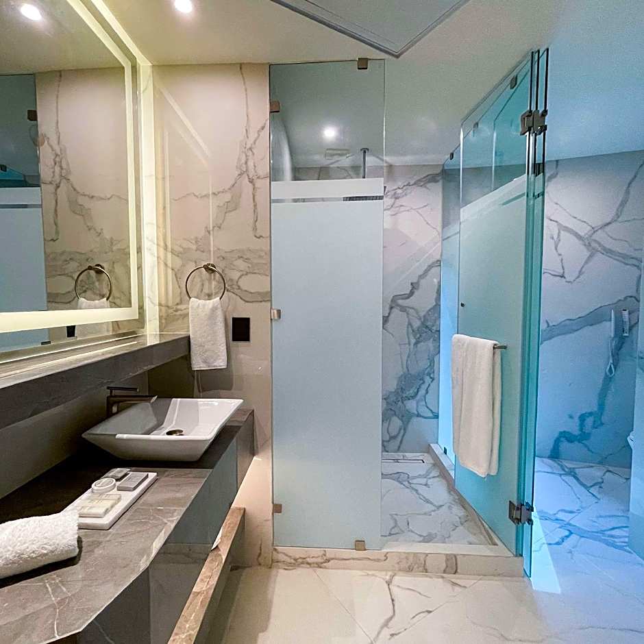 Safi Royal Luxury Metropolitan