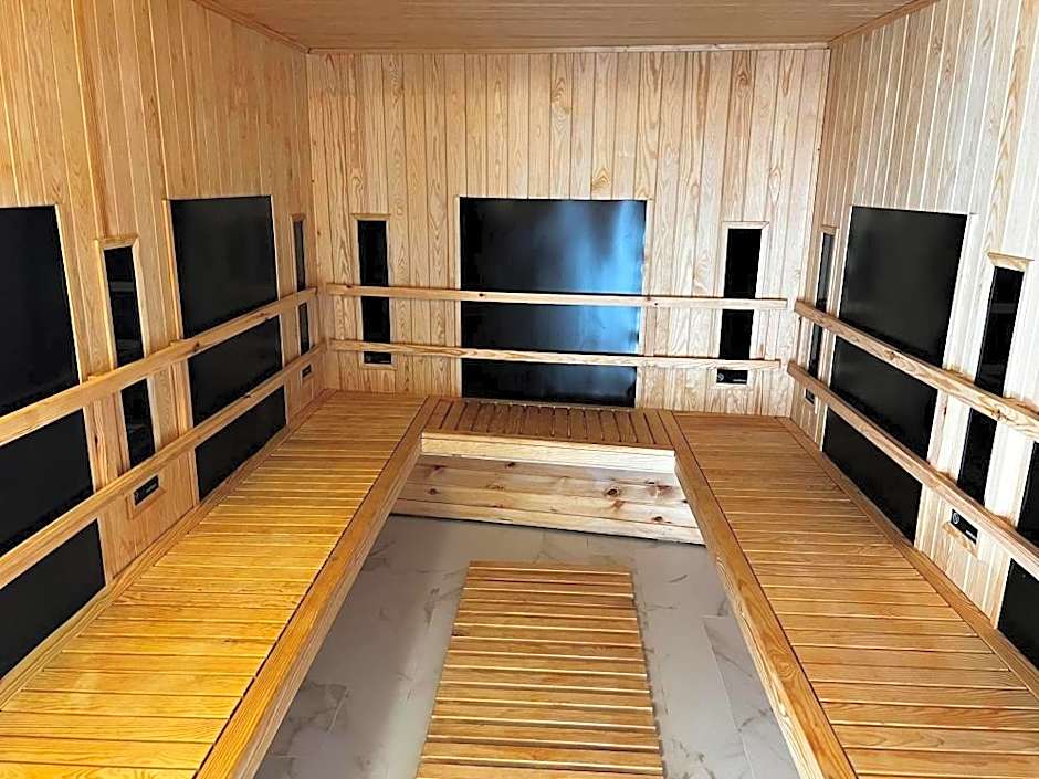 Complex Parc Pini Moinesti