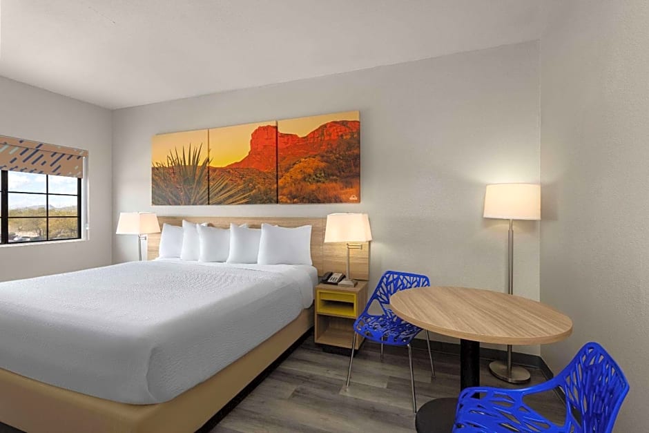 Days Inn & Suites by Wyndham Tucson/Marana