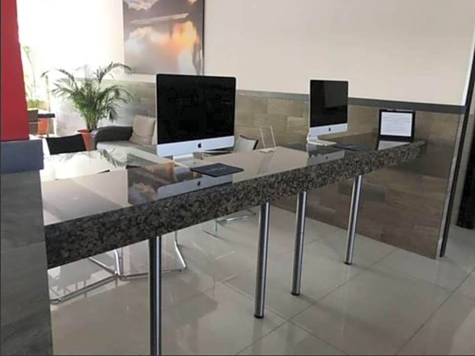 Beverly Hills: Hotel & Business