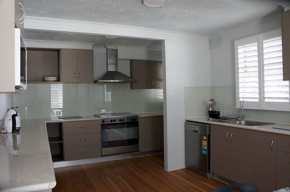 Waves Motel and Apartments formerly Comfort Inn International