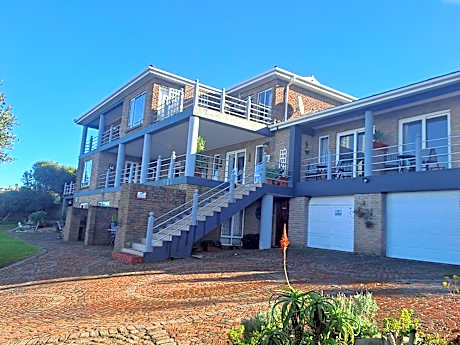 Amzee Bokmakierie Guest House