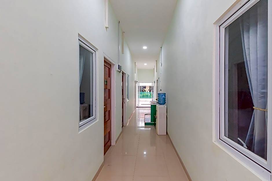 Urbanview Hotel Nakasya Burangrang