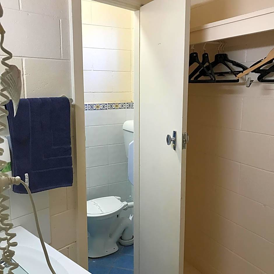 The Lodge Outback Motel