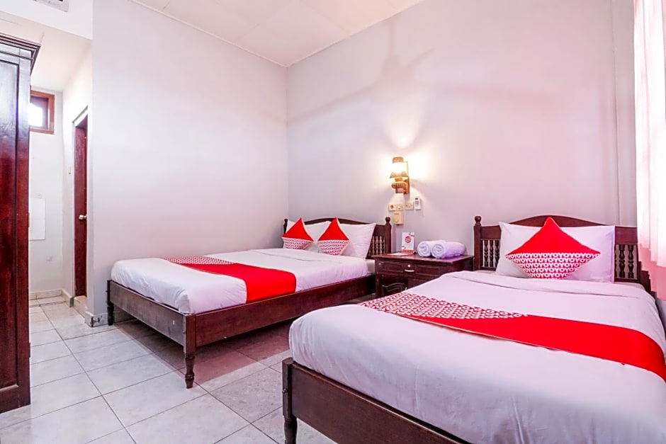 OYO 2411 Taman Mekar Beach Inn 2