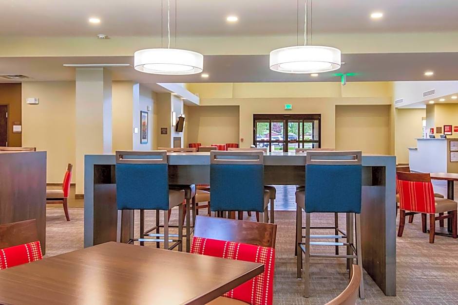 Comfort Suites Wooster near University Campus