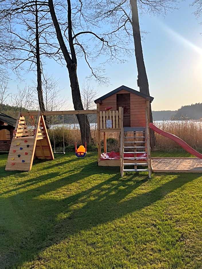 Domki nad jeziorem Kazub