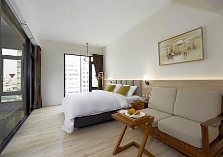 Premium Quadruple Room with Combined 2 Electric Adjustable Single Beds and 2 Futon Bed