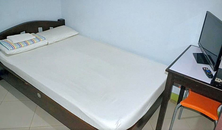 RedDoorz @ Limelily Pension Inn General Santos City