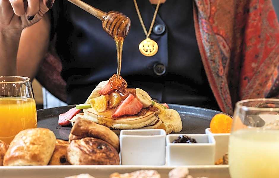 Sea View Cityscape Hotel