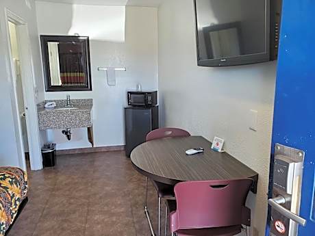 Deluxe Double Room with Two Double Beds - Smoking