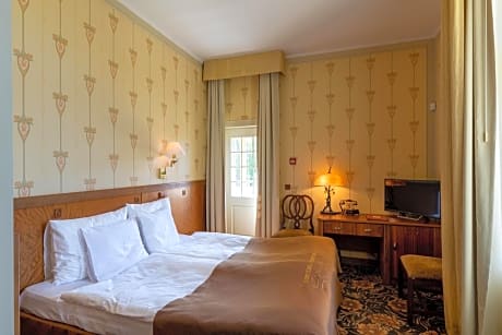 Deluxe Double or Twin Room with Balcony