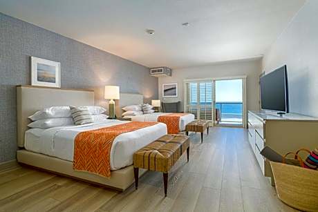 Standard King Room with Partial Sea View