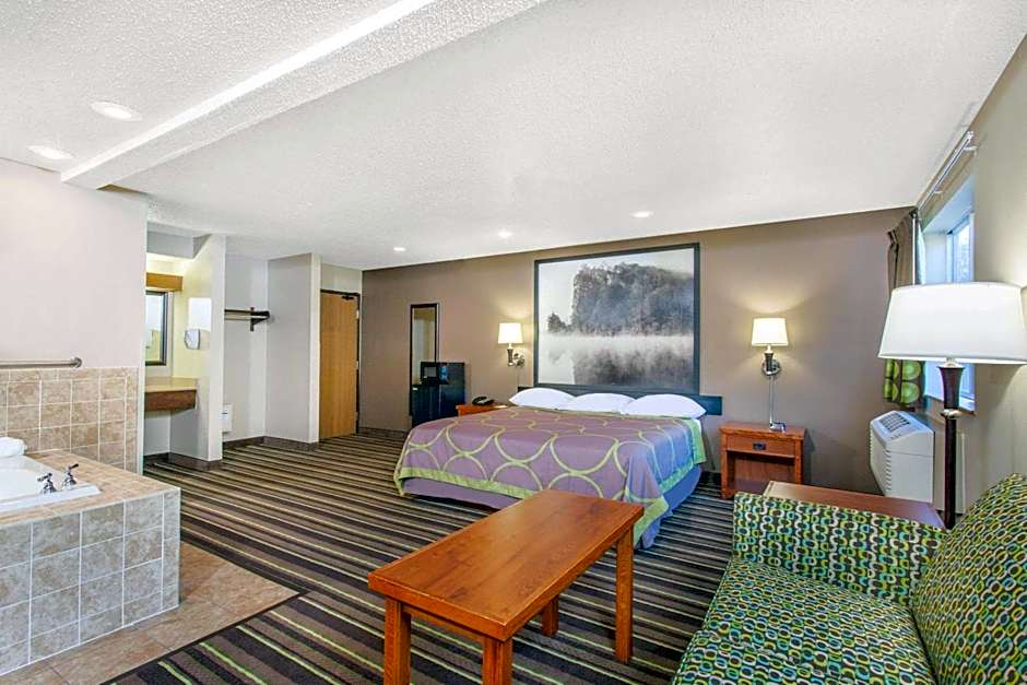 Super 8 by Wyndham Richlands/Claypool Hill Area