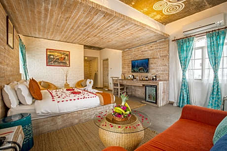 Honeymoon Suite