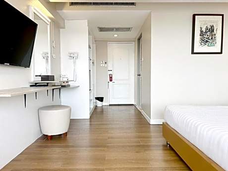 Deluxe King or Twin Room with River View