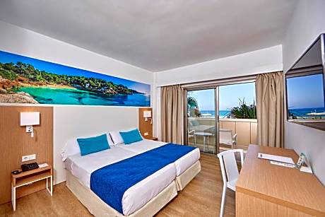 Twin Room with Balcony and Sea View