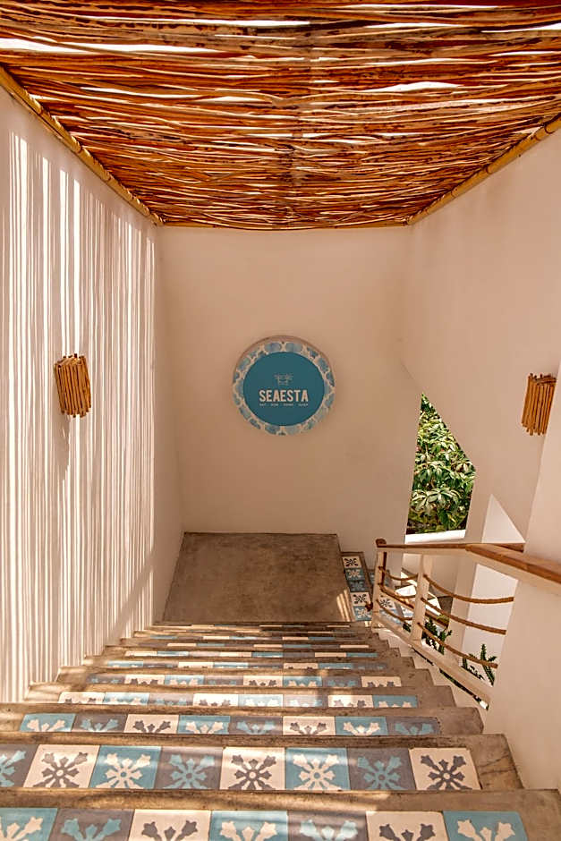 Seaesta Komodo Hostel & Hotel