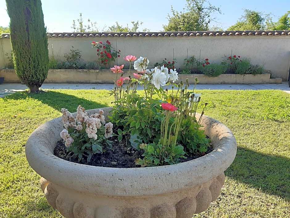 LE MAS DES FLANERAIES