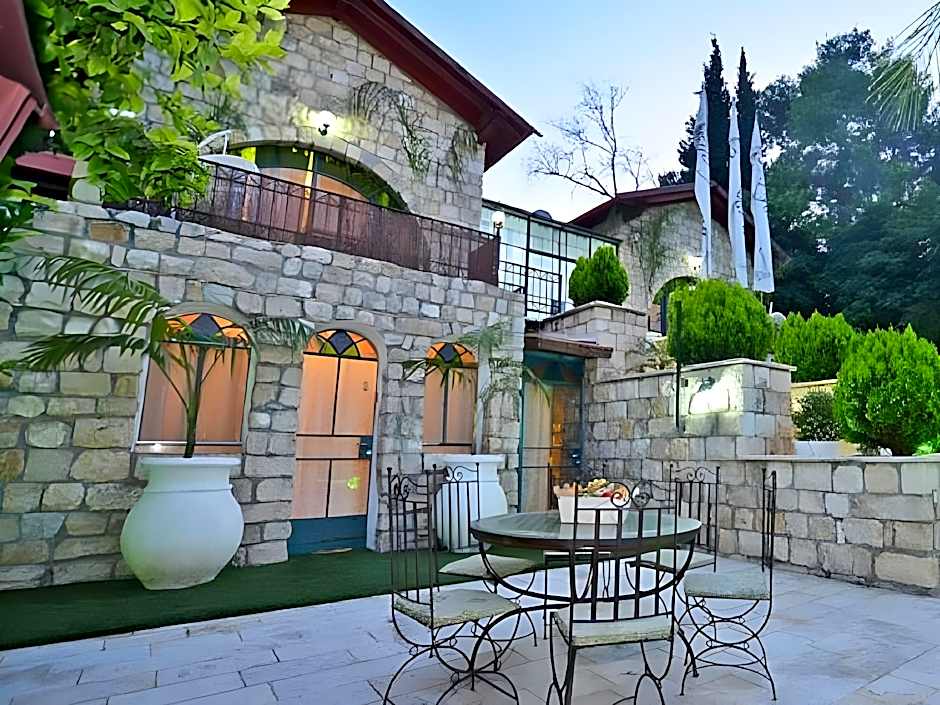 Azulat Even Hen Lodge