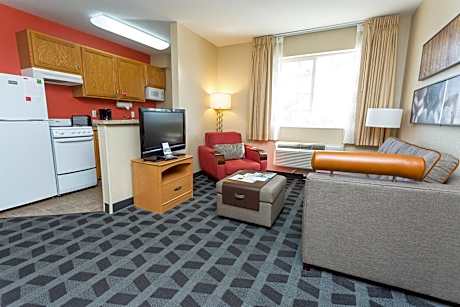 Suite, 2 Bedrooms, Non Smoking (Mobility/Hearing Access, Transf Shwr) (2 Double Beds)