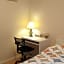 Helen's House / Close to Skytrain and Airport
